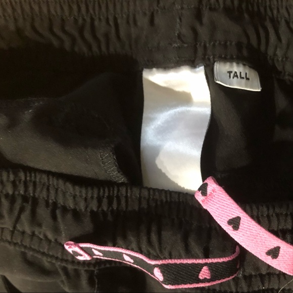 Black scrub pants with cute heart details! - Picture 2 of 4